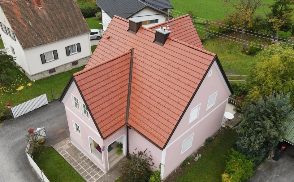 Einfamilienhaus mit neu gedecktem Dach